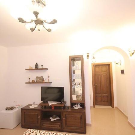 בראט Apartment Altin In Old Town מראה חיצוני תמונה