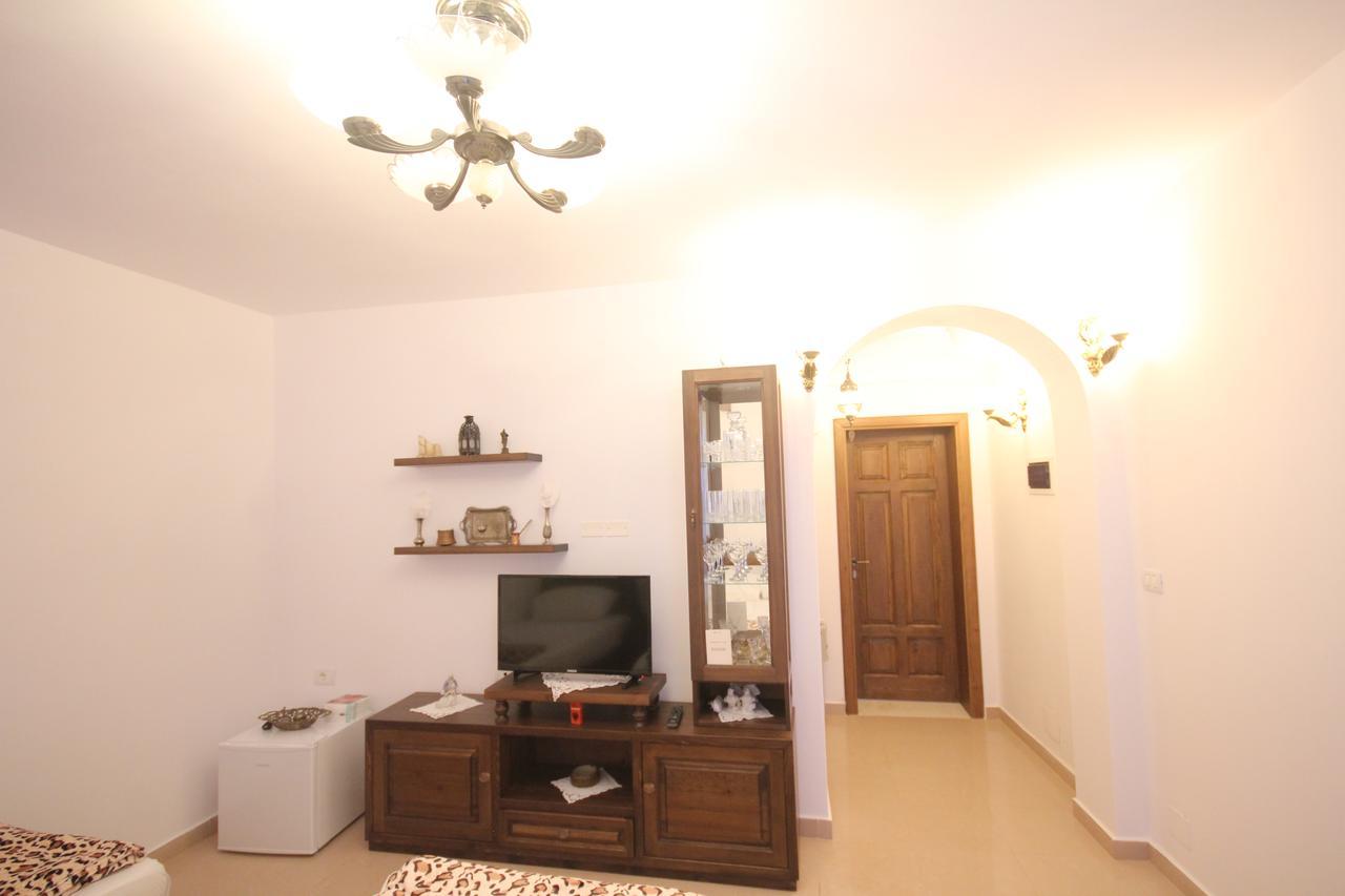 בראט Apartment Altin In Old Town מראה חיצוני תמונה