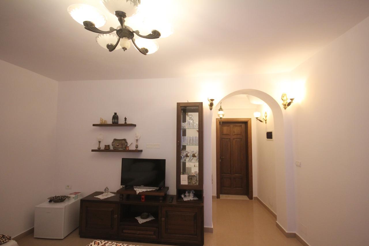 בראט Apartment Altin In Old Town מראה חיצוני תמונה