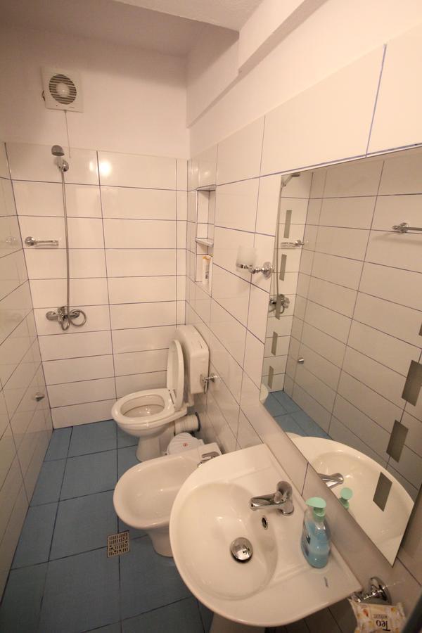 בראט Apartment Altin In Old Town מראה חיצוני תמונה